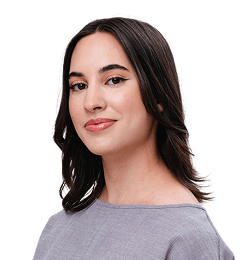 Žena s dlhými hnedými vlasmi